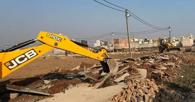 जंगपुरा में बुलडोजर का कहर: 300 से अधिक झुग्गियां ध्वस्त, दिल्ली में अतिक्रमण पर बड़ा प्रहार