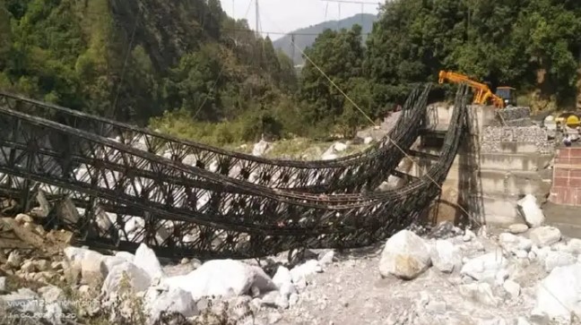 चमोली में 60 मीटर लंबा बैली ब्रिज ढहा, 4000 ग्रामीणों की कनेक्टिविटी छिनी