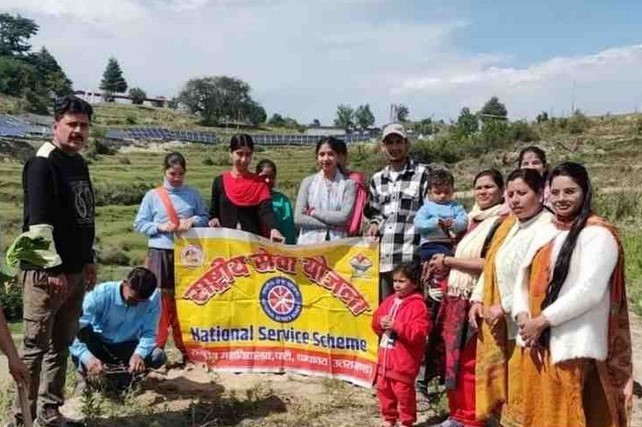 उत्तराखंड में पर्यावरण संरक्षण की अनूठी मिसाल: सैनिकों, किसानों और स्कूली बच्चों ने लगाए हजारों पौध
