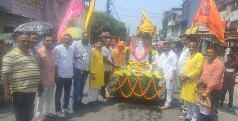 टनकपुर में धूमधाम से निकली खाटू श्याम निशान यात्रा, भक्तों ने किया श्रद्धापूर्वक स्वागत