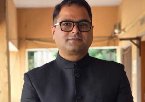 चम्पावत नगर पालिका को मिला नया अधिशासी अधिकारी, भरत त्रिपाठी ने संभाला कार्यभार