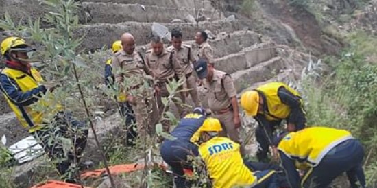 बदरीनाथ हाईवे पर भयावह हादसा: बाइक सवार दो युवकों की चट्टान गिरने से मौत