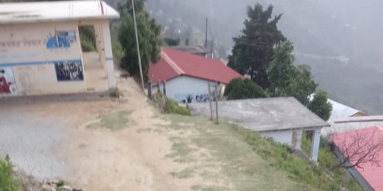 रौसाल इंटर कॉलेज में जलभराव से स्थानीय निवासियों की सुरक्षा खतरे में