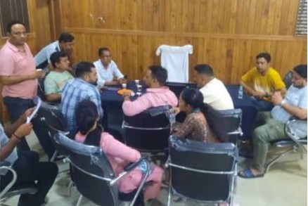 टनकपुर सभासदों ने 12 सूत्रीय मांगों को लेकर पालिका प्रमुख को सौंपा ज्ञापन
